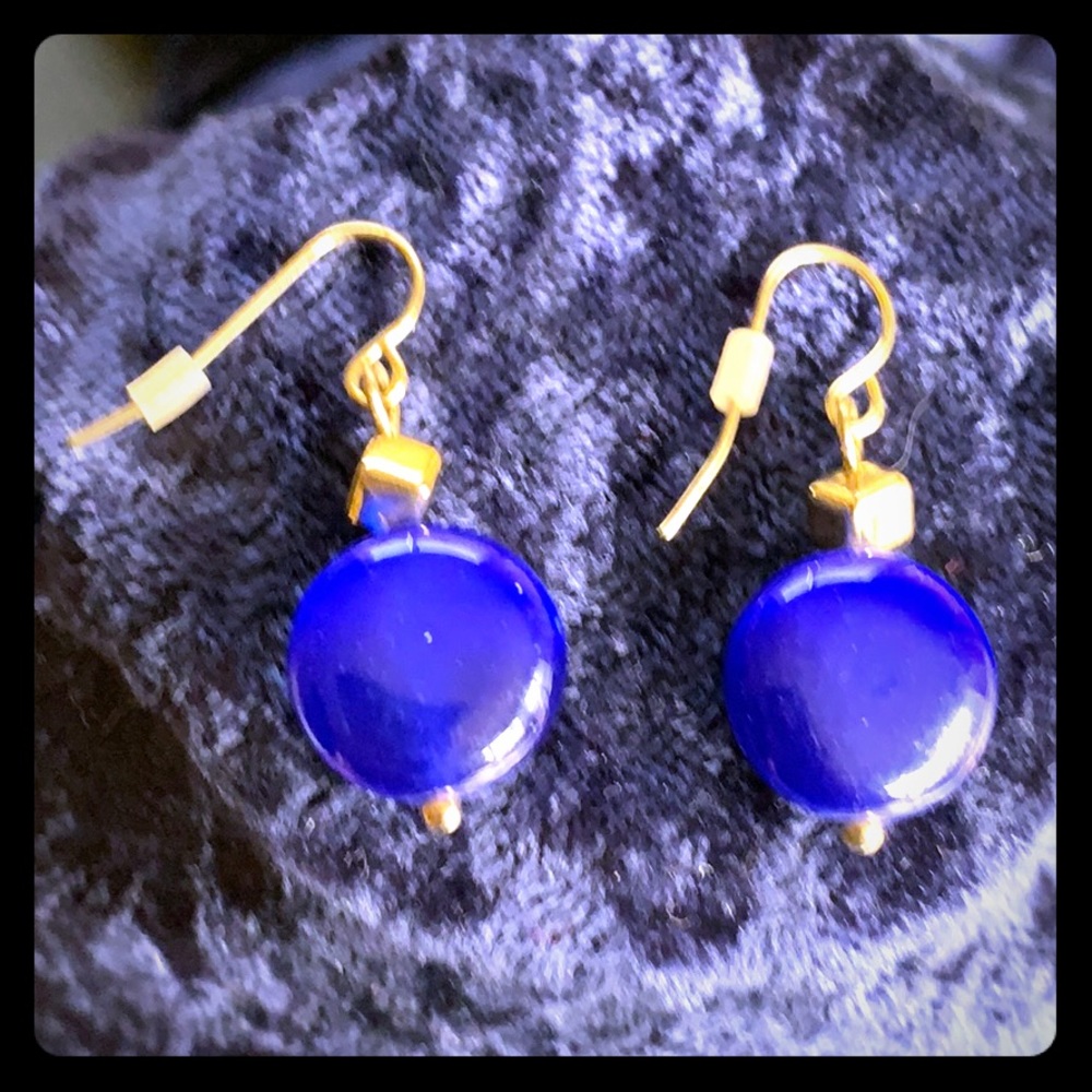 Silver toned dropped earring with blue glass bead